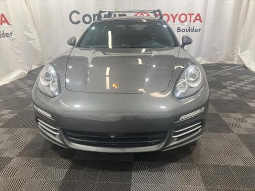 2016 Porsche Panamera 4 Edition