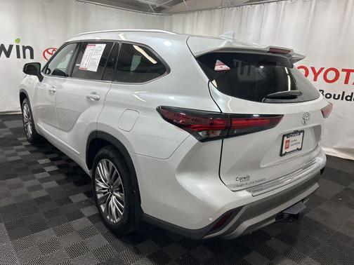 2025 Toyota Highlander Platinum