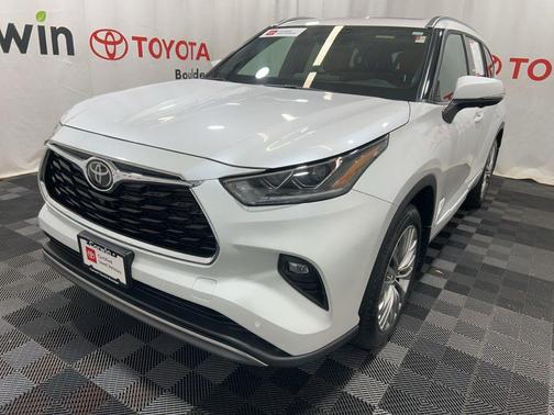 2025 Toyota Highlander Platinum
