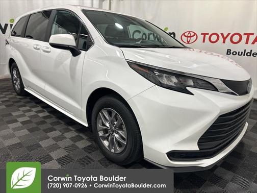 2025 Toyota Sienna LE