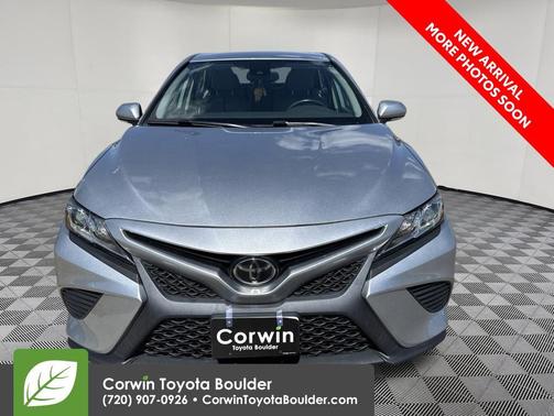 Celestial Silver Metallic 2019 Toyota Camry SE