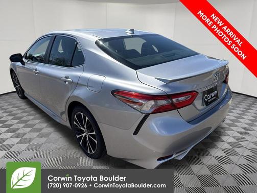 Celestial Silver Metallic 2019 Toyota Camry SE