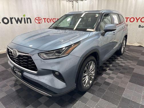 Moon Dust 2024 Toyota Highlander Platinum