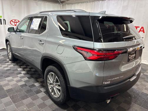 Sterling Gray Metallic 2023 Chevrolet Traverse LT Cloth