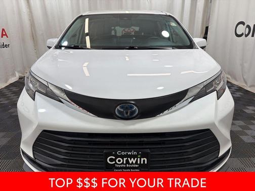 Super White 2021 Toyota Sienna LE