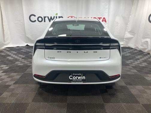2025 Toyota Prius Plug-In Hybrid SE
