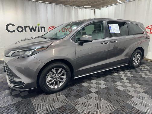 2024 Toyota Sienna LE