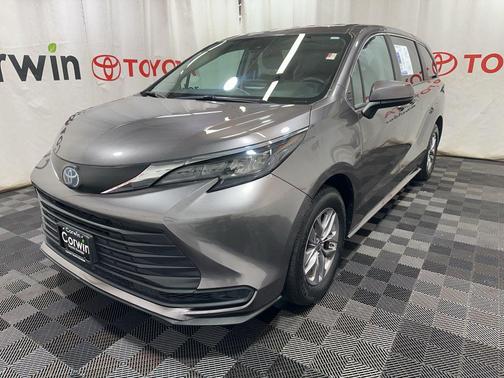 2024 Toyota Sienna LE