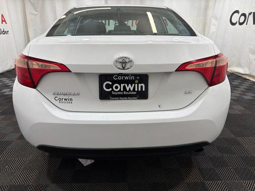Super White 2018 Toyota Corolla LE