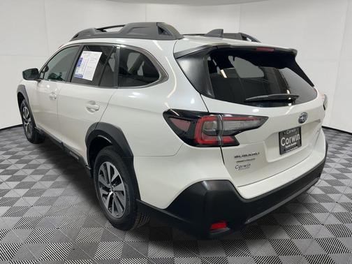 Crystal White Pearl 2025 Subaru Outback Premium