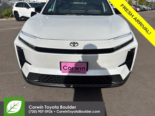 Wind Chill Pearl 2027 Toyota C-HR SE