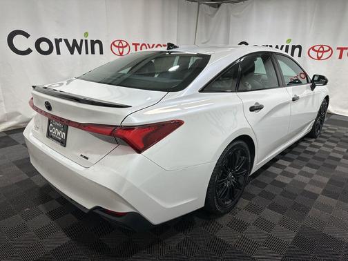 2022 Toyota Avalon Hybrid XSE
