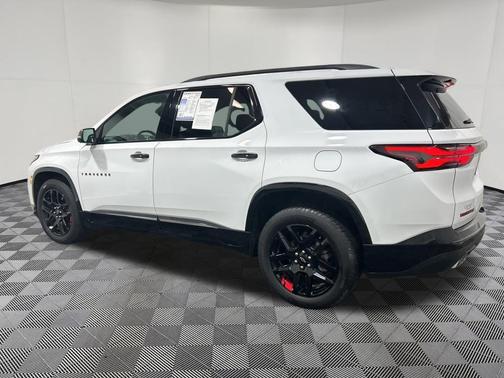 Summit White 2022 Chevrolet Traverse Premier
