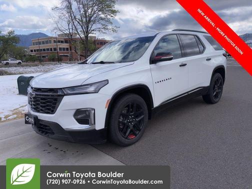 Summit White 2022 Chevrolet Traverse Premier