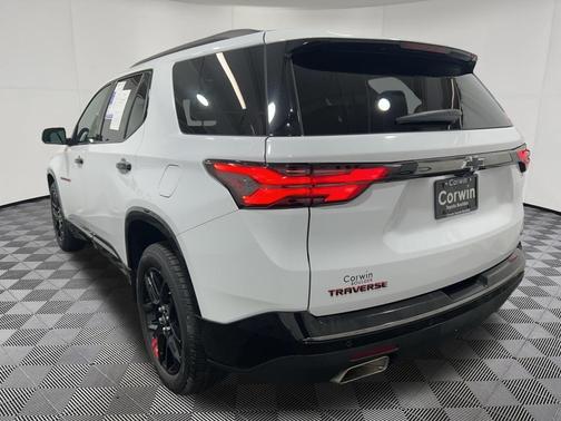 Summit White 2022 Chevrolet Traverse Premier