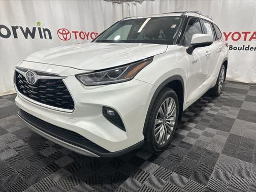 2021 Toyota Highlander Hybrid Platinum
