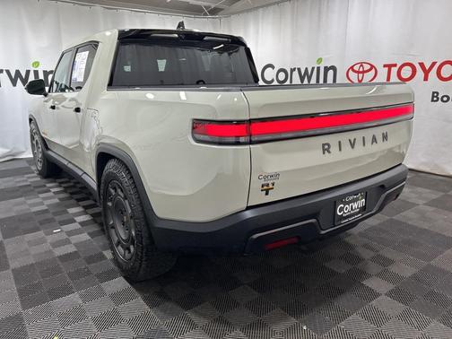 2025 Rivian R1T 