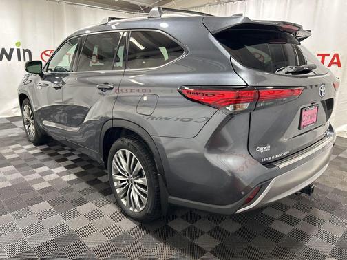 2021 Toyota Highlander Hybrid Platinum