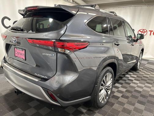 2021 Toyota Highlander Hybrid Platinum