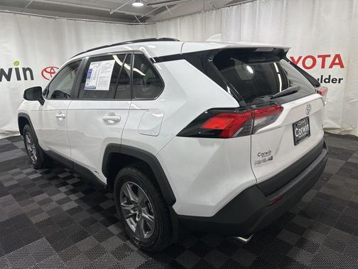 2025 Toyota RAV4 Hybrid XLE