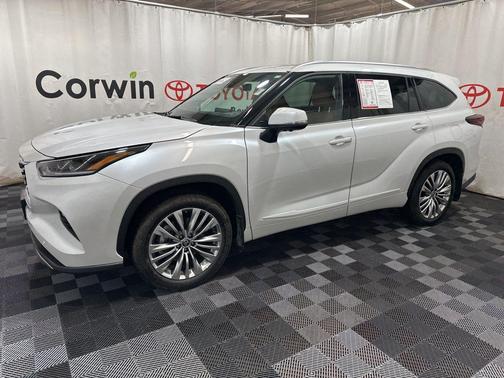 2025 Toyota Highlander Platinum