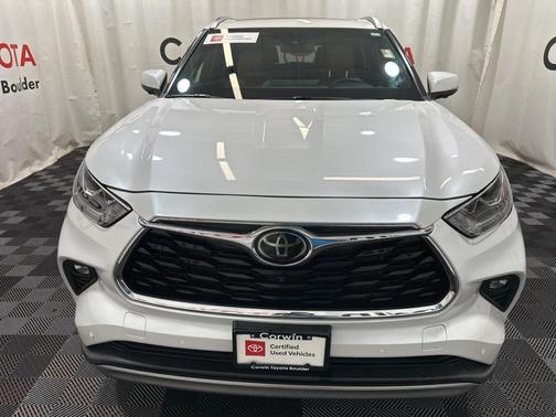 2025 Toyota Highlander Platinum