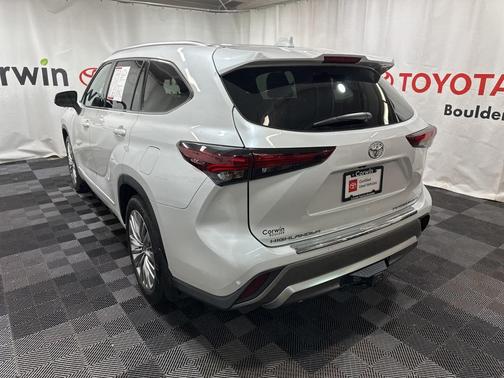 2025 Toyota Highlander Platinum