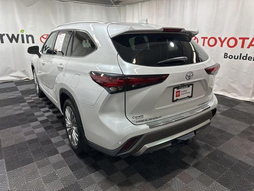 2025 Toyota Highlander Platinum