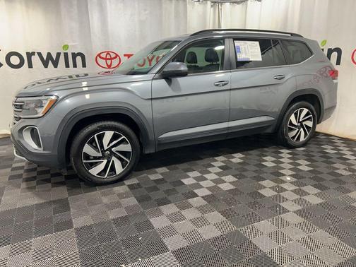 Deep Black Pearl 2025 Volkswagen Atlas 2.0T SE w/Technology 4MOTION