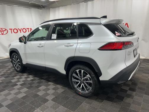 2025 Toyota Corolla Cross XLE