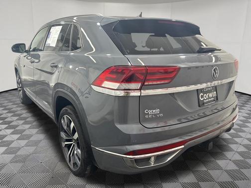 Pure Gray 2022 Volkswagen Atlas Cross Sport 3.6L V6 SEL Premium R-Line