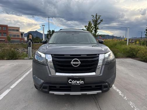 2025 Nissan Pathfinder SL 4WD