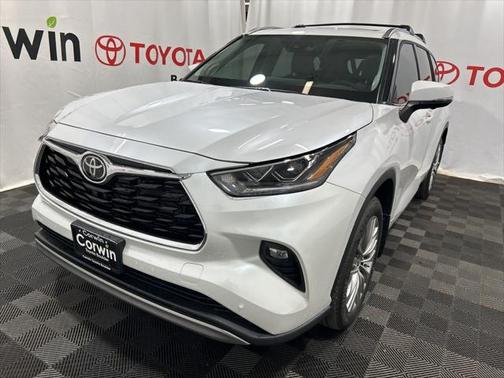 2025 Toyota Highlander Hybrid Platinum