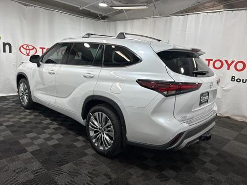 2025 Toyota Highlander Hybrid Platinum