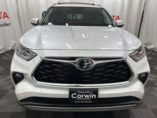 2025 Toyota Highlander Hybrid Platinum