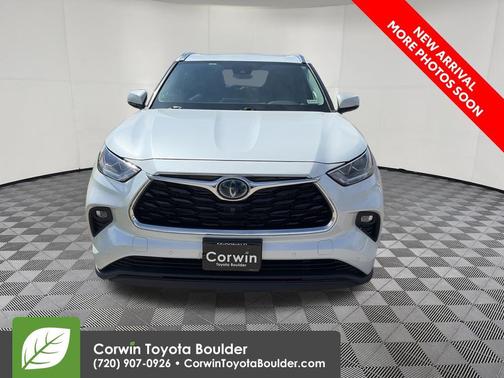 Wind Chill Pearl 2022 Toyota Highlander Hybrid Limited