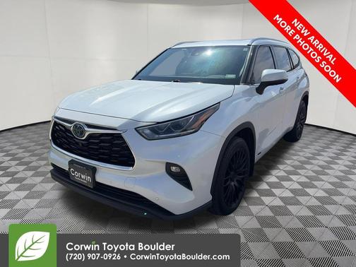 Wind Chill Pearl 2022 Toyota Highlander Hybrid Limited