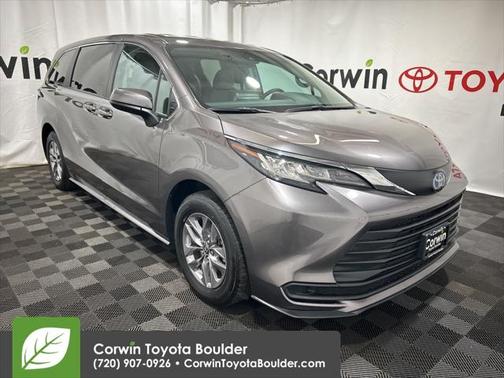 2023 Toyota Sienna LE