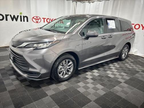 2023 Toyota Sienna LE