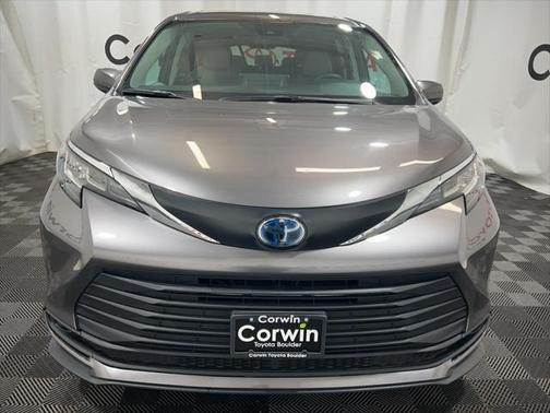 2023 Toyota Sienna LE