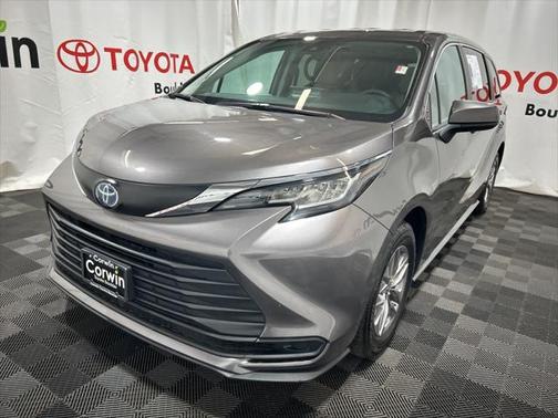 2023 Toyota Sienna LE