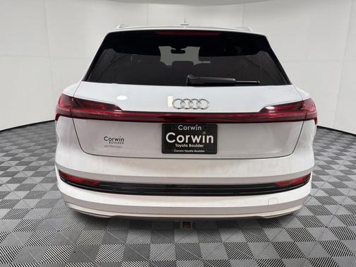 Glacier White Metallic 2019 Audi e-tron Premium Plus