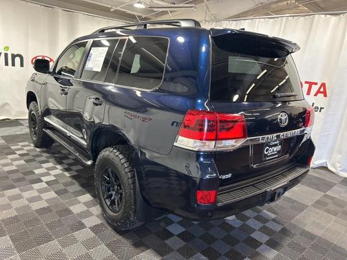 2019 Toyota Land Cruiser Base