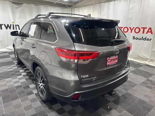 2017 Toyota Highlander SE