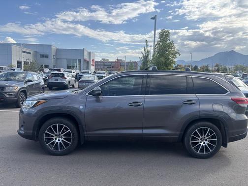 2017 Toyota Highlander SE