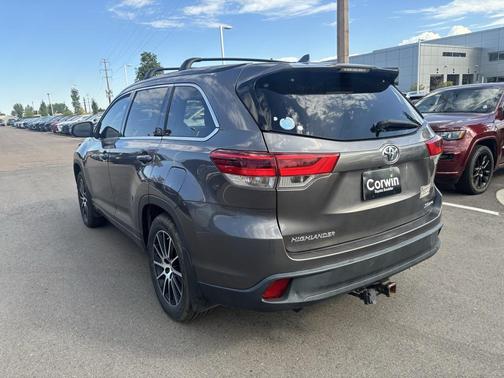 2017 Toyota Highlander SE
