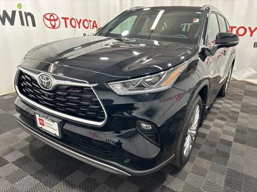 2025 Toyota Highlander Hybrid Platinum