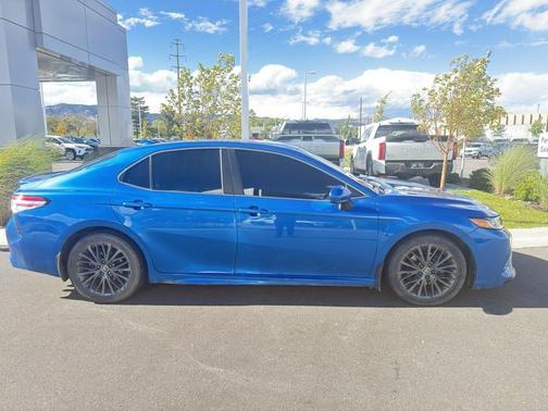 2020 Toyota Camry SE