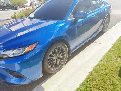 2020 Toyota Camry SE