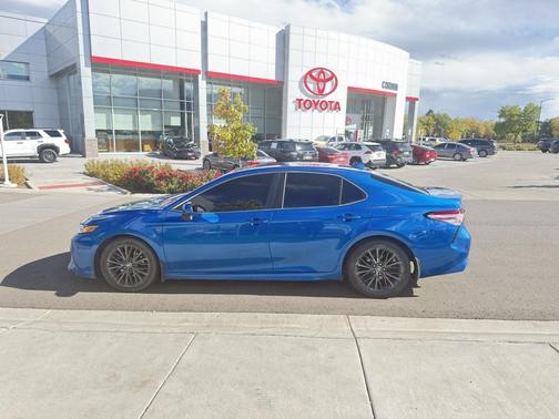 2020 Toyota Camry SE